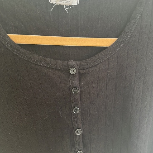 Black button up crop top - Picture 3 of 4